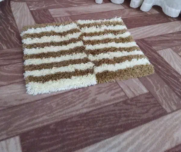 فرشینه دست بافت (۵۱×۳۷)|پادری|قم, شاه سید علی|دیوار