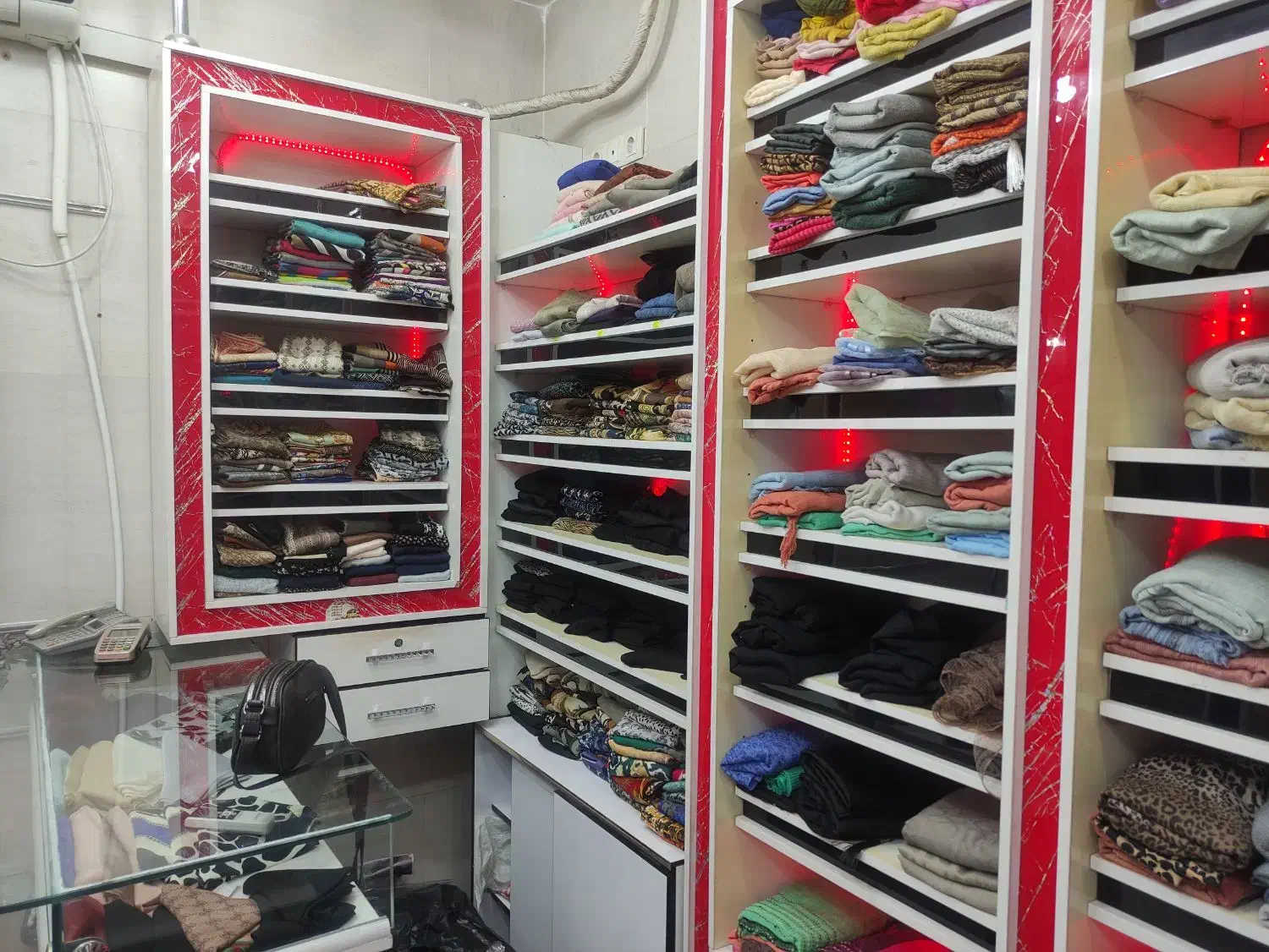 دکور وقفسه ام دی آف فروشگاه شال وروسری|فروشگاه و مغازه|مبارکه, |دیوار
