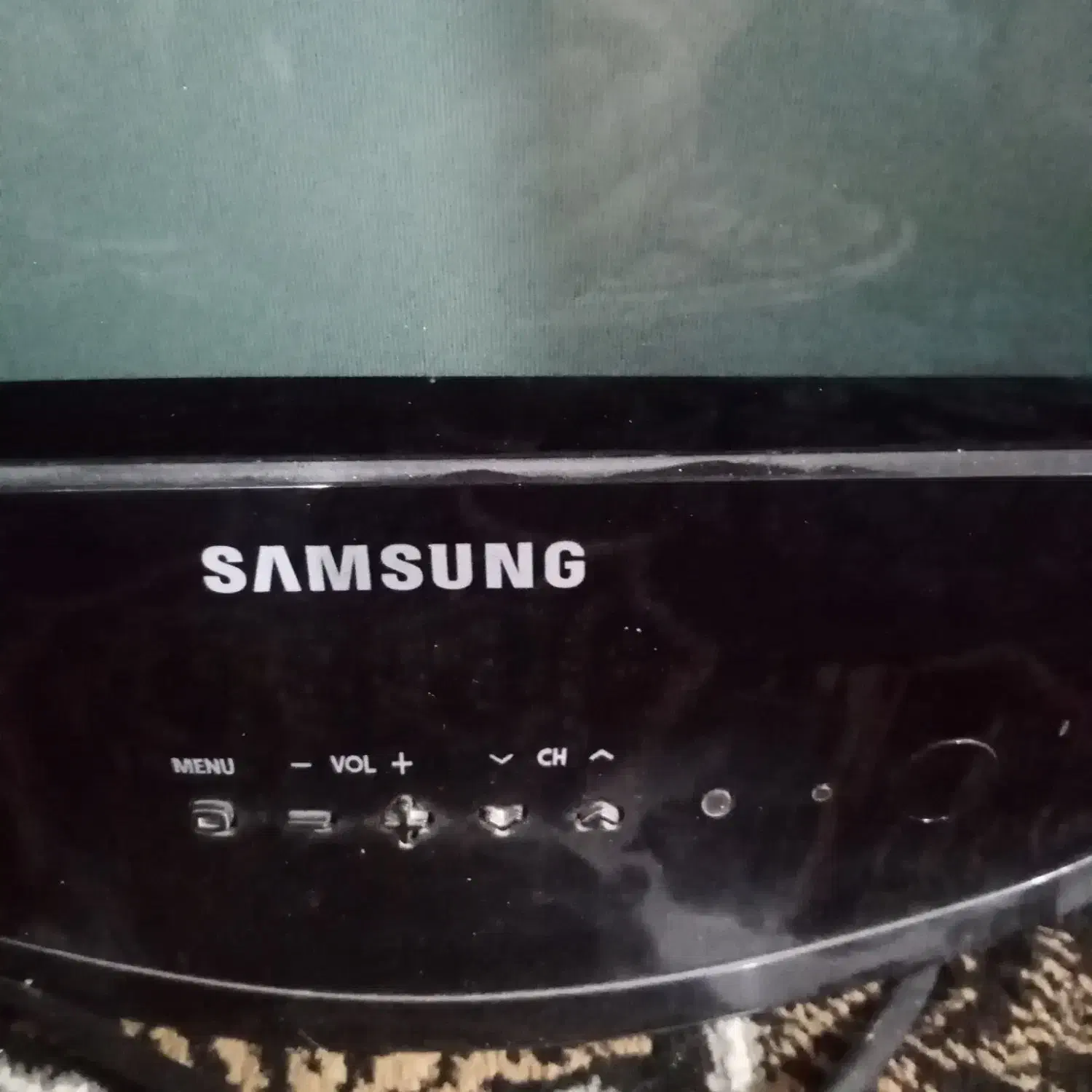 تلویزیون|تلویزیون و پروژکتور|تربتحیدریه, میدان مرکزی|دیوار