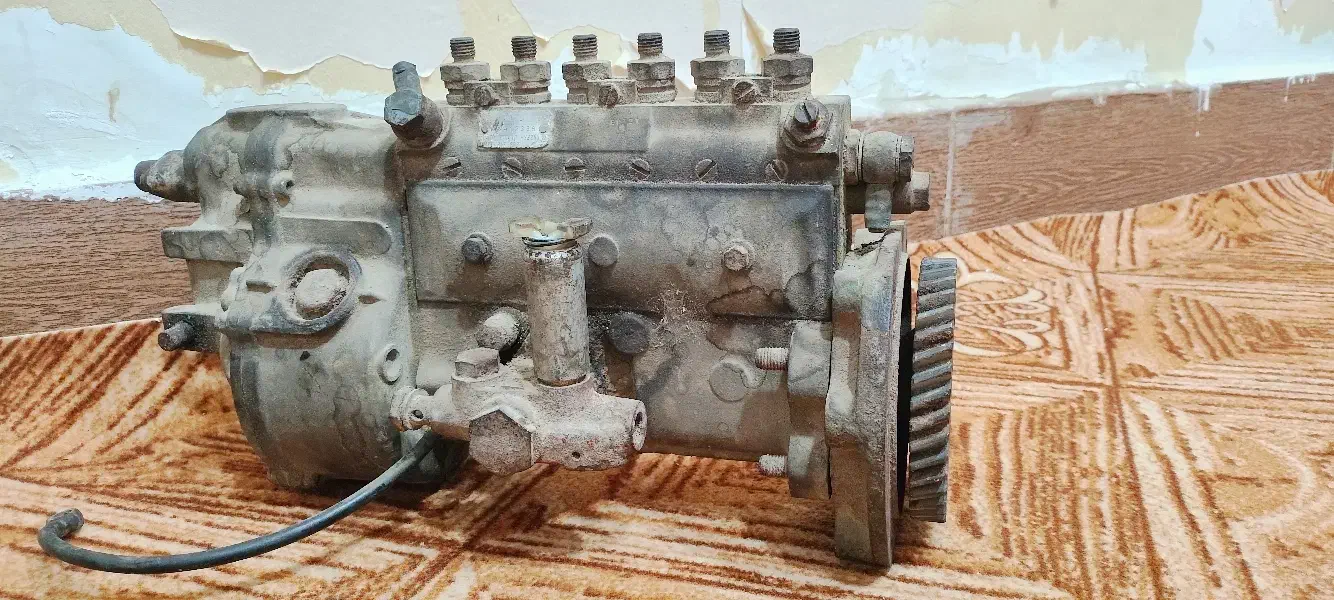 یک عدد پمپ گازوئیل گریدر یک عدد پمپ گازوئیل ولوو|قطعات یدکی و لوازم جانبی|اهواز, کیانشهر|دیوار