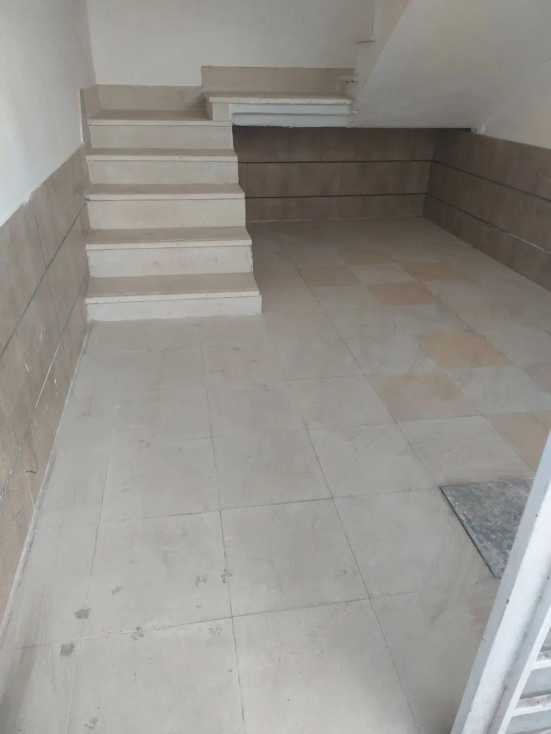 آپارتمان طبقه یک ۱۷شهریور ۱۸ شهرآرا ۱۷|فروش آپارتمان|نیشابور, شهرک رسولی|دیوار