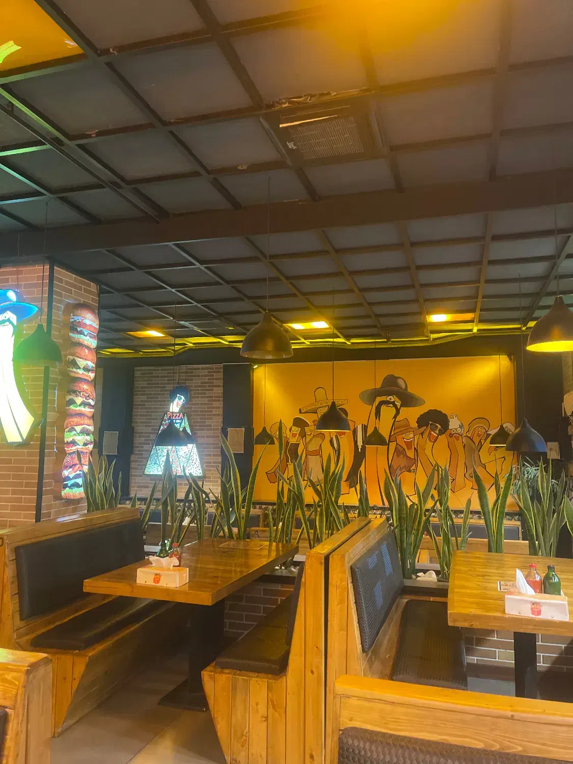 پیک فست فود  بدون موتور|استخدام خدمات فروشگاه و رستوران|تهران, سوهانک|دیوار