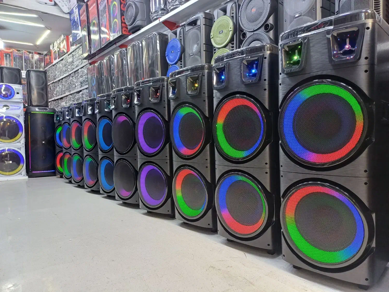 زلزله 200واتی اسپیکر یک متری (( آراز مارکت ))|سیستم صوتی خانگی|زنجان, |دیوار