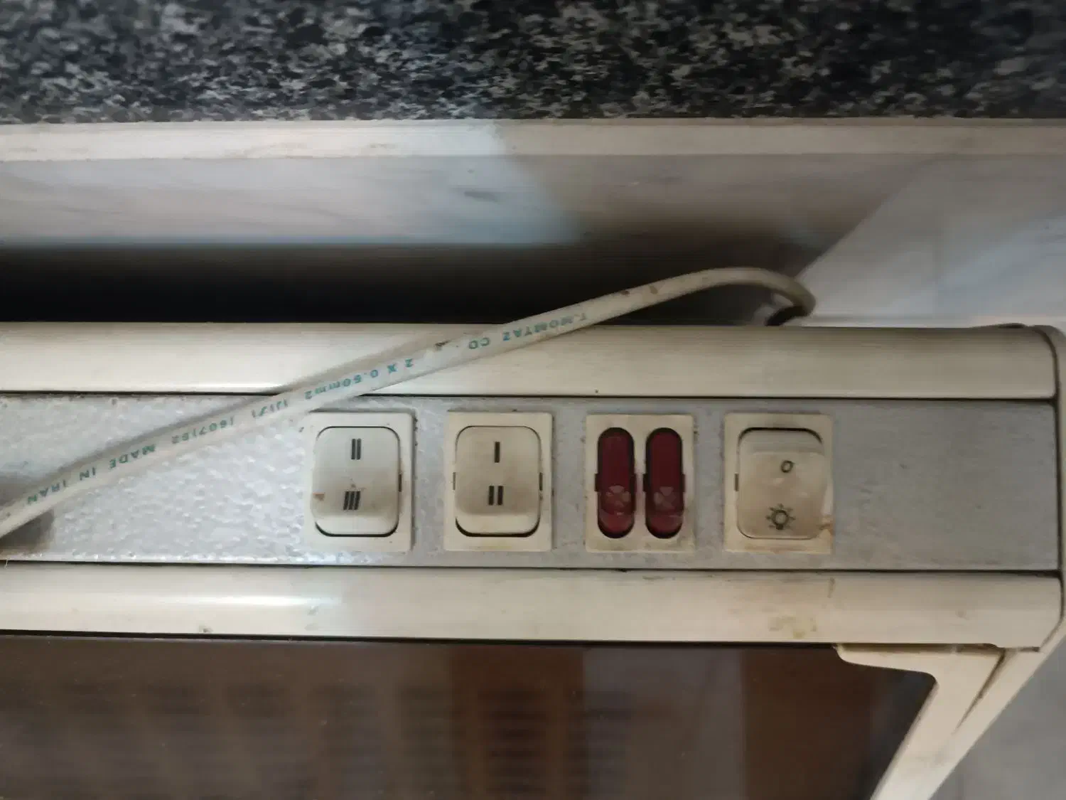 هود|هود|اصفهان, برزان|دیوار