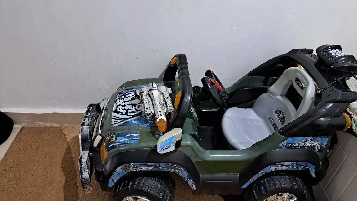 ماشین شارژی|اسباب‌بازی بچه|شاهین‌شهر, گرگاب|دیوار