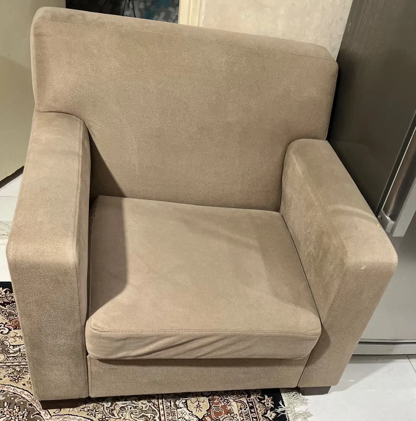 مبل راحتی|مبلمان خانگی و میز عسلی|اندیشه, اندیشه فاز ۱|دیوار