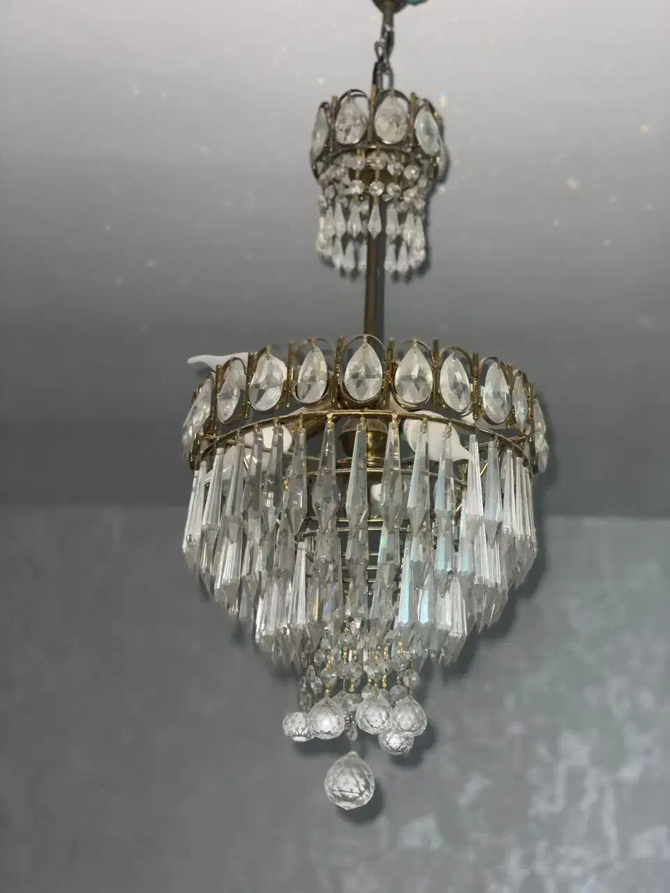 لوستر کریستالی سقفی|لوستر و چراغ آویز|رباط‌کریم, مسکن مهر آبشناسان|دیوار