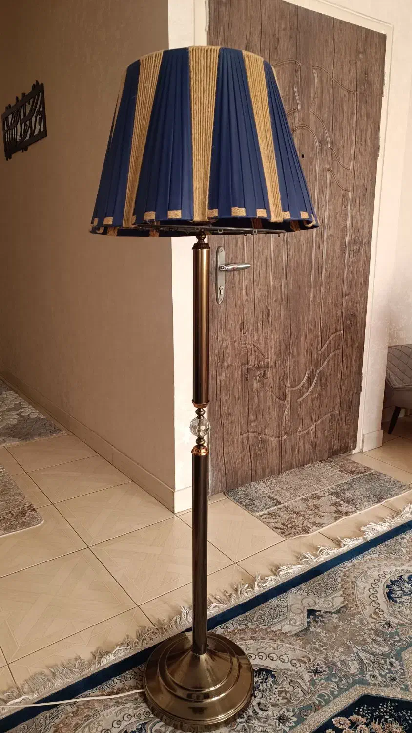 آباژور ایستاده|چراغ خواب و آباژور|ری, دیلمان|دیوار