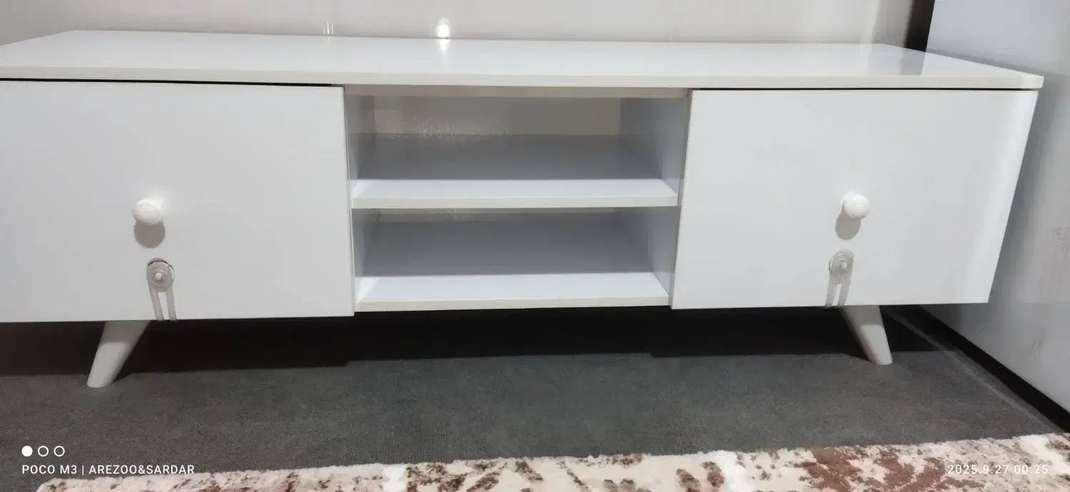 میز تلویزیون بسیار تمیز ونو|میز تلویزیون|گمیشان, |دیوار