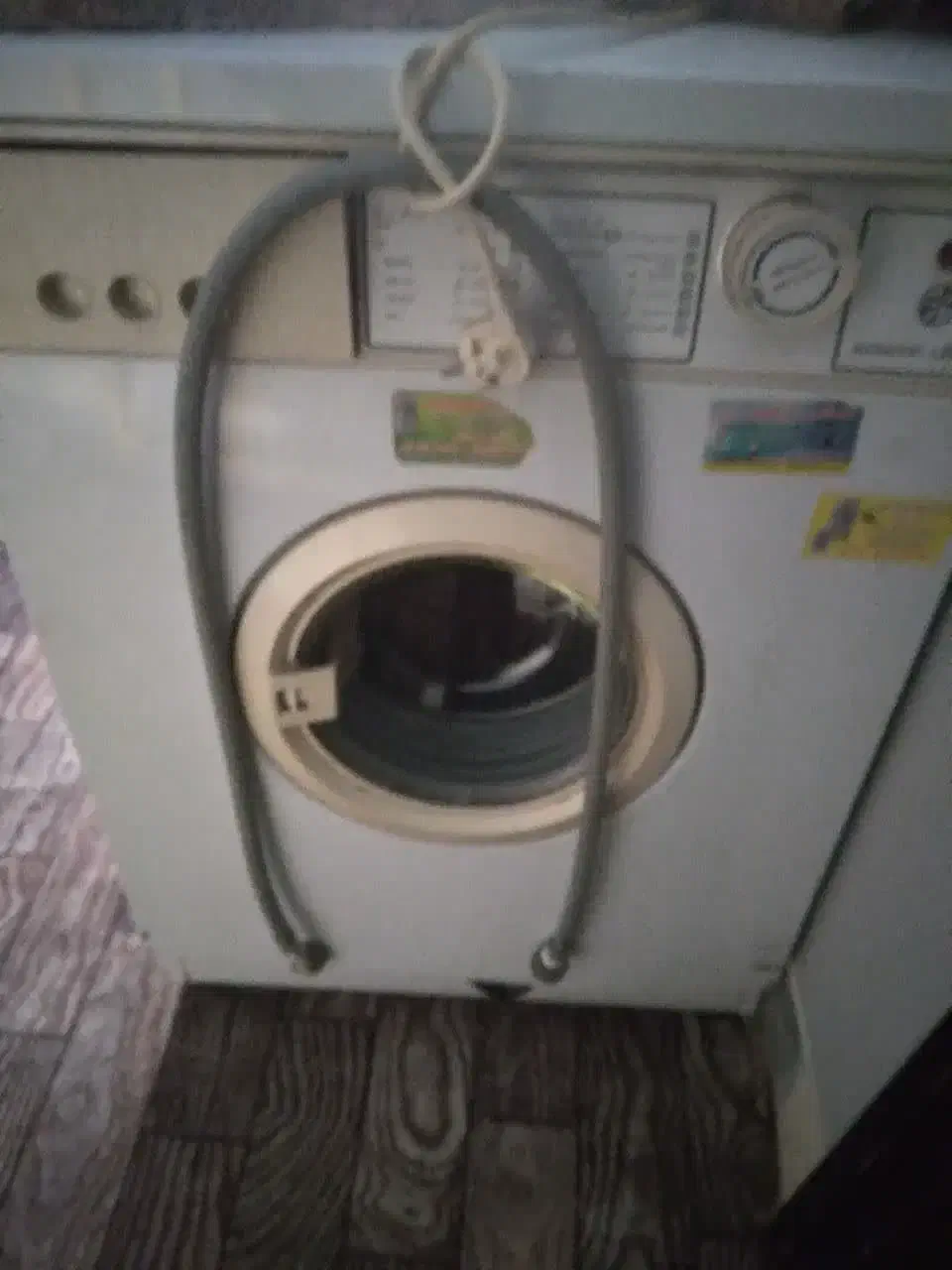 لباسشوی سالم تمیز بیدونه حرات|ماشین لباسشویی و خشککن لباس|بومهن, |دیوار