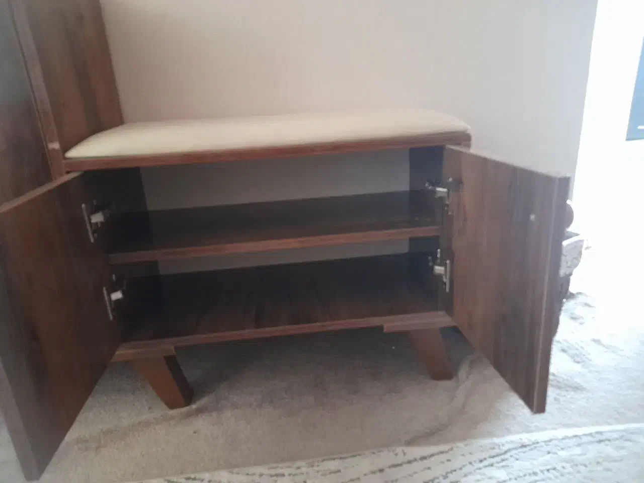 جاکفشی|جاکفشی، کمد، دراور|اندیشه, اندیشه فاز ۴|دیوار