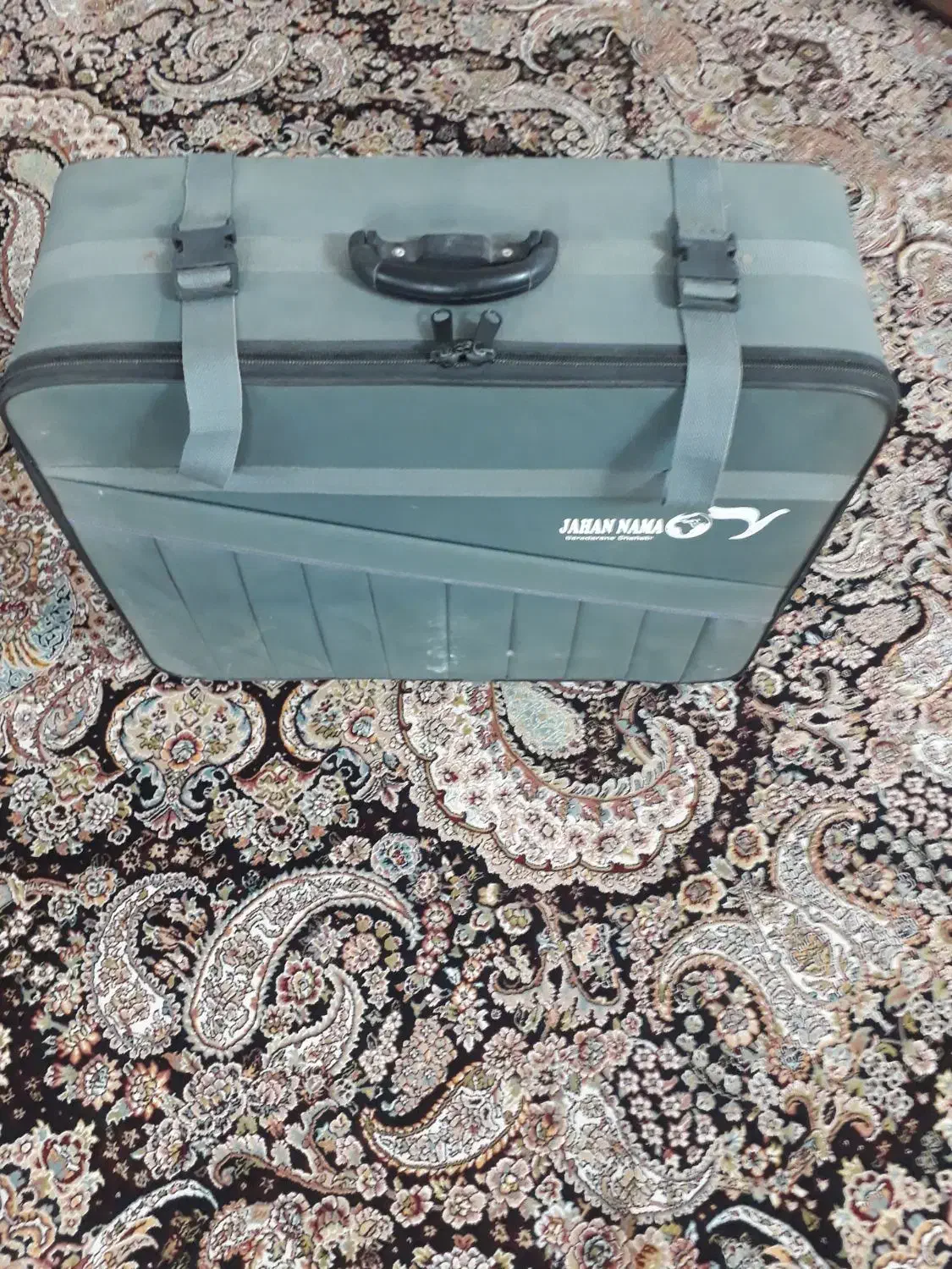 چمدان بزرگ|کیف، کفش، کمربند|قم, باغ کرباسی|دیوار