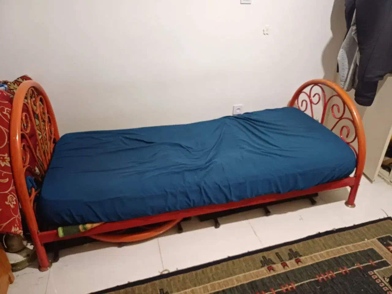 ۱ عدد تخت آهنی بدون تشک|تخت و سرویس خواب|فردیس, شهرک ۱۱۰|دیوار