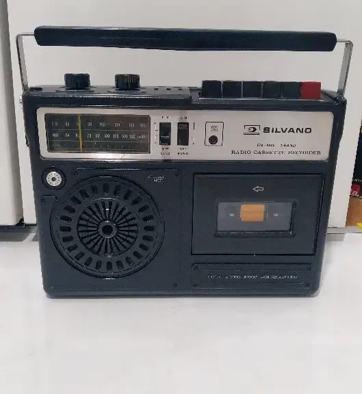 رادیو تمیز کلکسیونی|کلکسیون اشیاء عتیقه|اصفهان, سرچشمه|دیوار