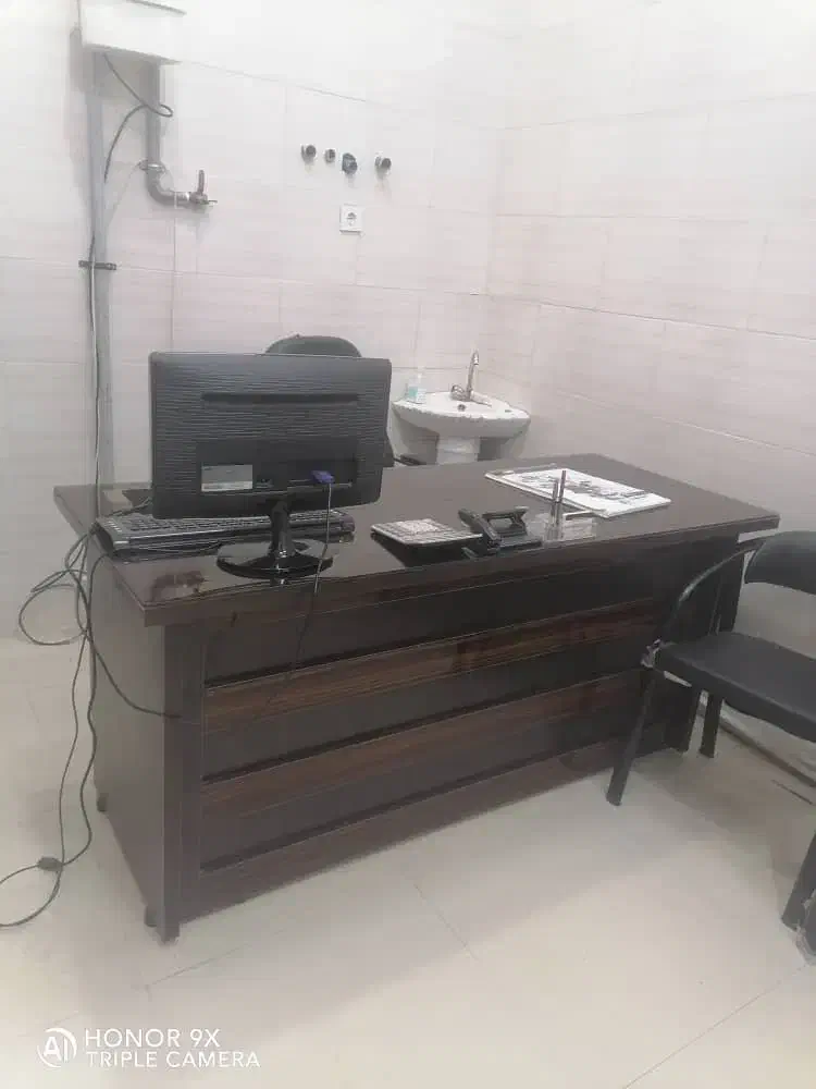 ۴عدد صندلی اداری و میز ،صندلی مدیریت|مبلمان اداری|هشتگرد, شهرک گلها|دیوار