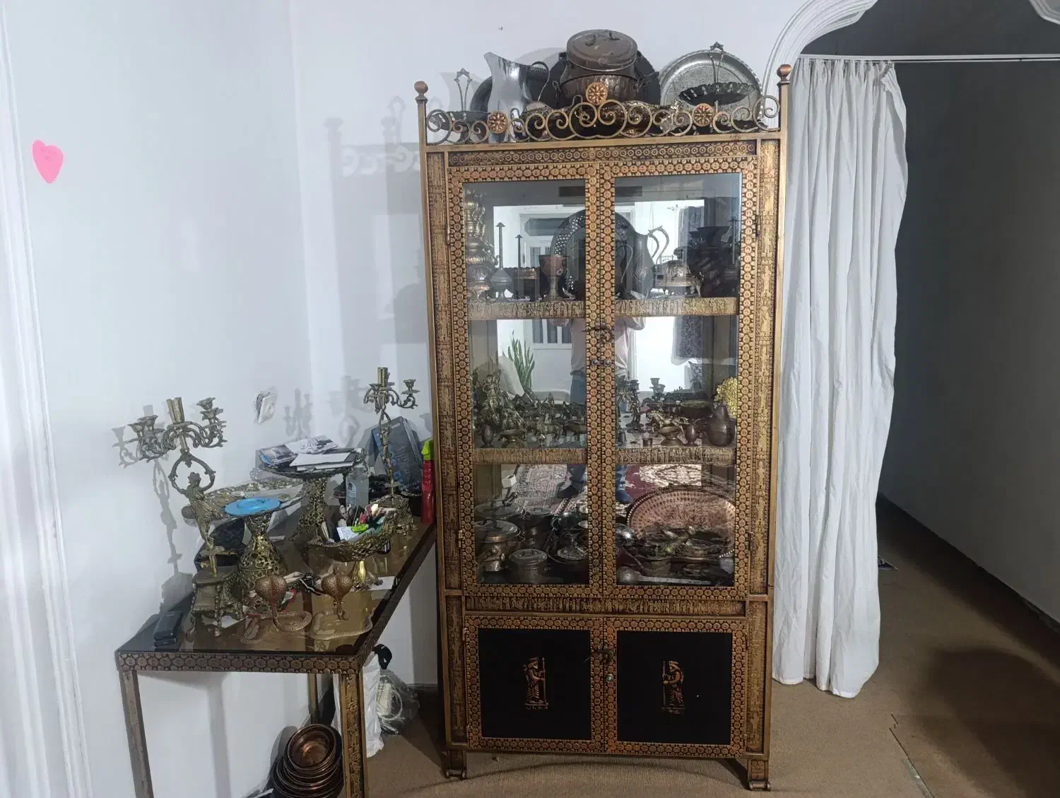 بوفه باتمام وسایل داخل اش|کلکسیون اشیاء عتیقه|گرگان, |دیوار