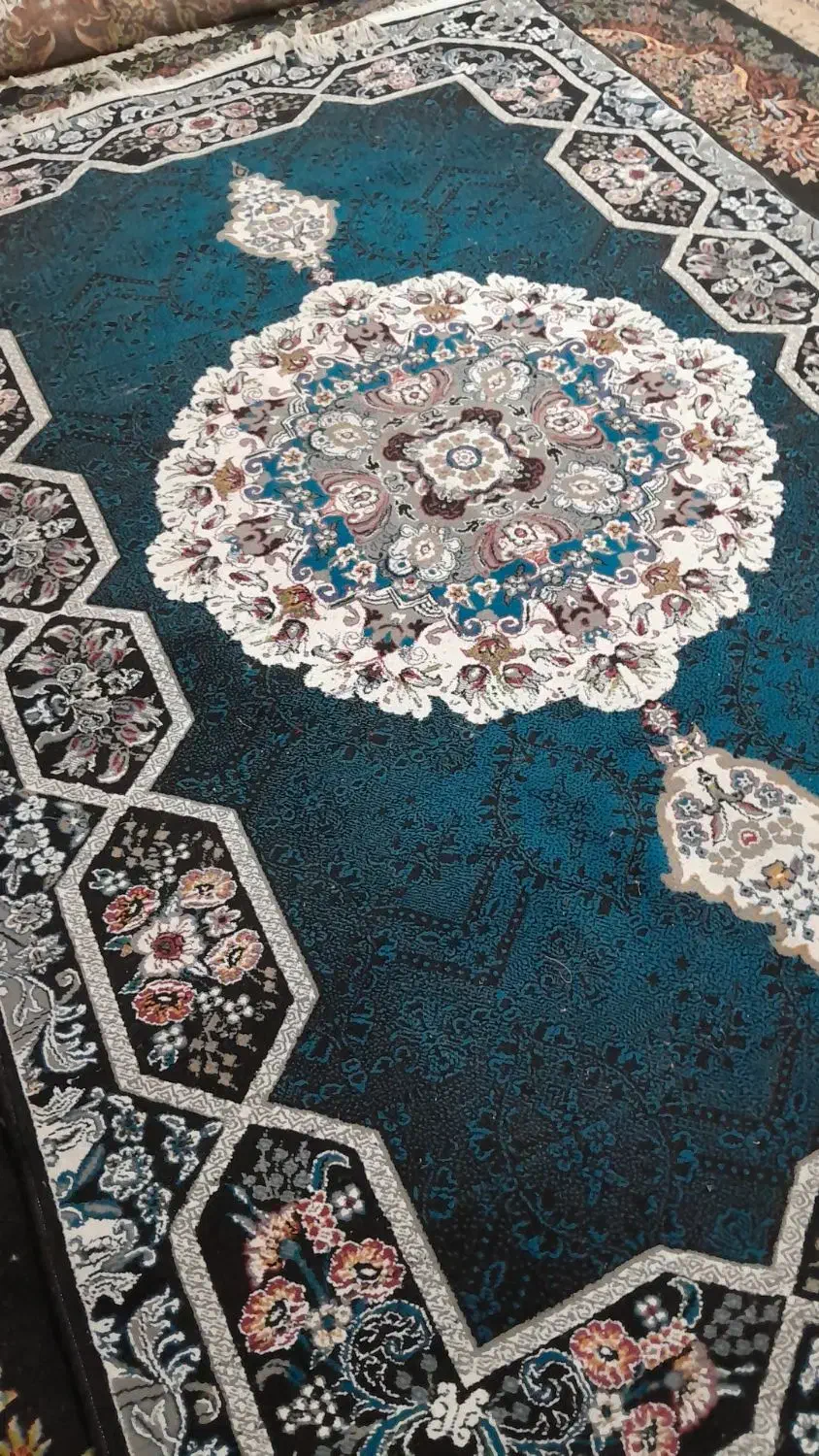 دو فرش6متری دوتاشون با قیمت 5ملیون پانصد|فرش|اهواز, سیاحی(سه راه خرمشهر)|دیوار