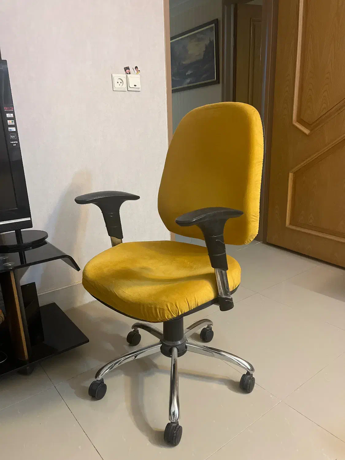 صندلی گردان اداری|دفتر کار|اصفهان, باغ زرشک|دیوار