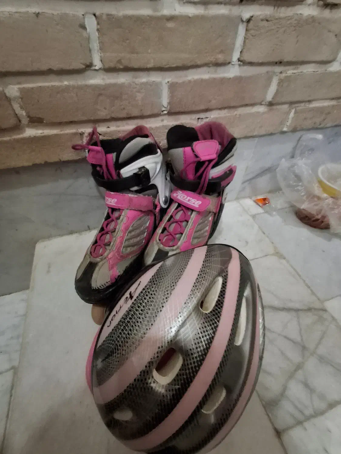 دو جفت کفش اسکیت(به صورت جداگانه  هم فروخته میشود|دوچرخه، اسکیت، اسکوتر|گنبد کاووس, |دیوار