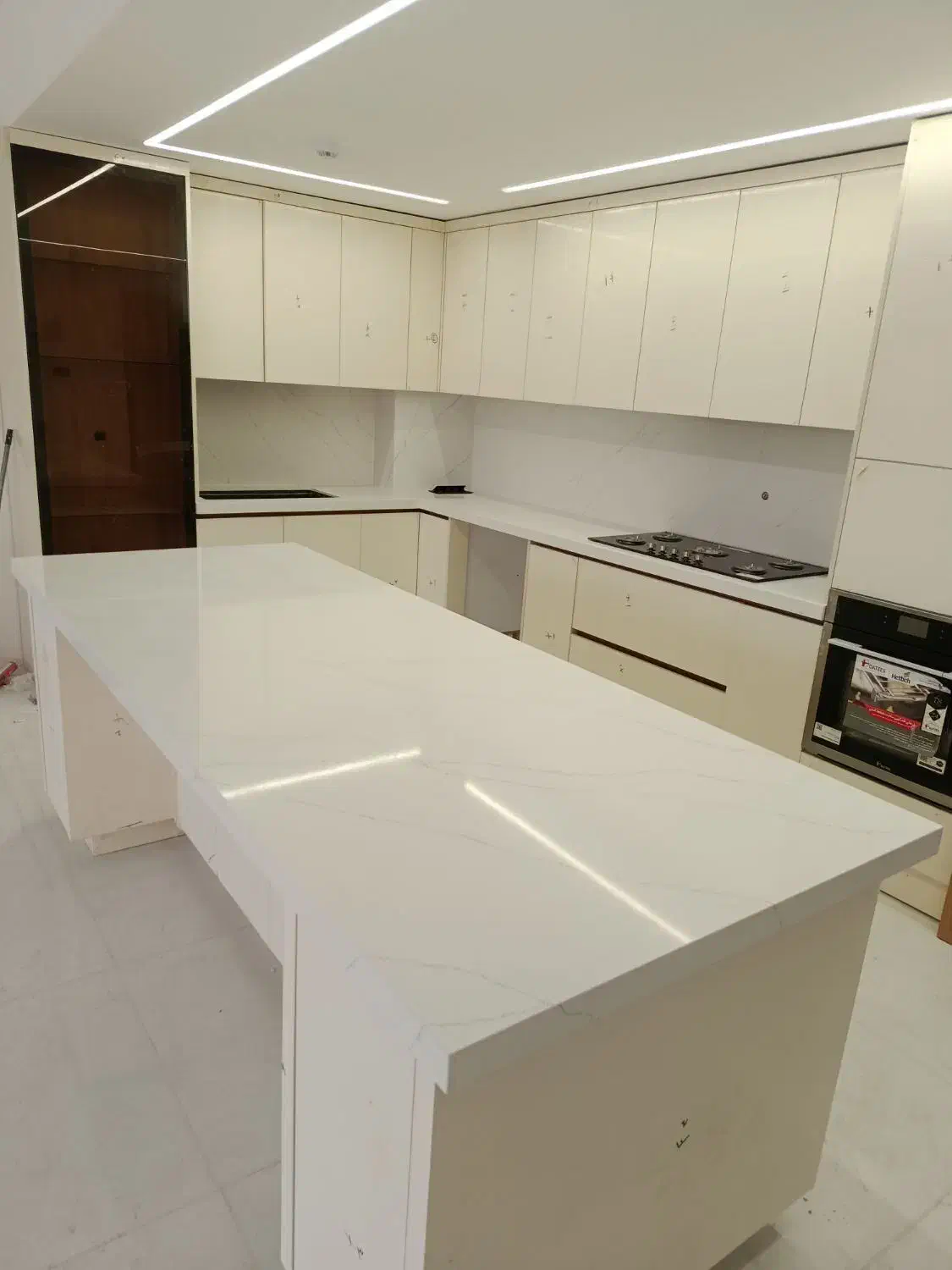 اجرای تخصصی استارون کوارتز پرسلانspl|خدمات پیشه و مهارت|شیراز, بعثت|دیوار