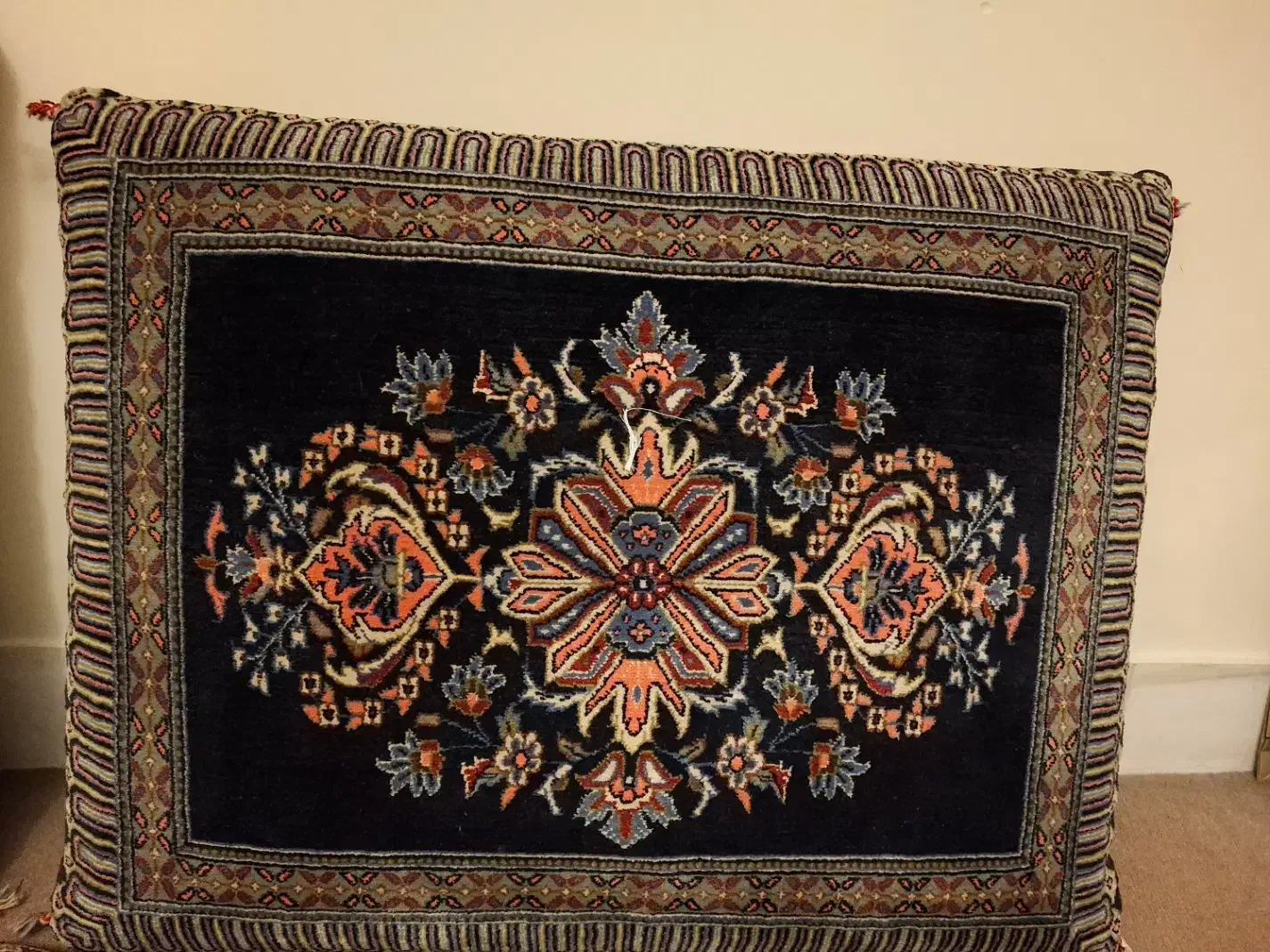 یک جفت پشتی|فرش|ورامین, ورامین|دیوار