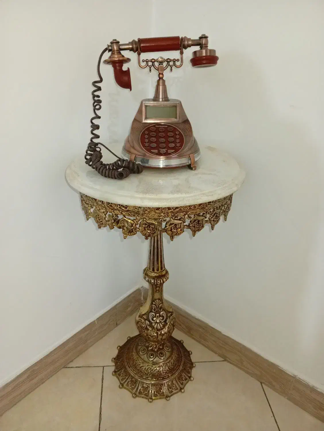 میز تلفن بهمراه تلفن سلطنتی|میز تلفن|مشهد, فاطمیه|دیوار