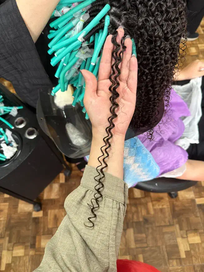 خدمات تخصصی فر دائم و احیای موی فر|خدمات آرایشگری و زیبایی|رشت, گلسار|دیوار