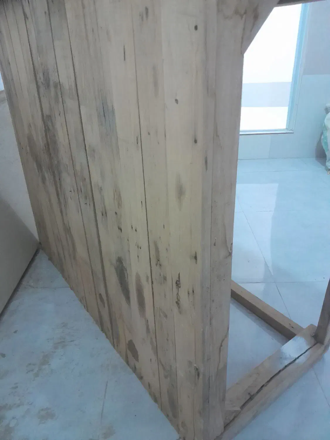 کرسی چوبی بزرگ ومحکم|صندلی و نیمکت|اراک, |دیوار