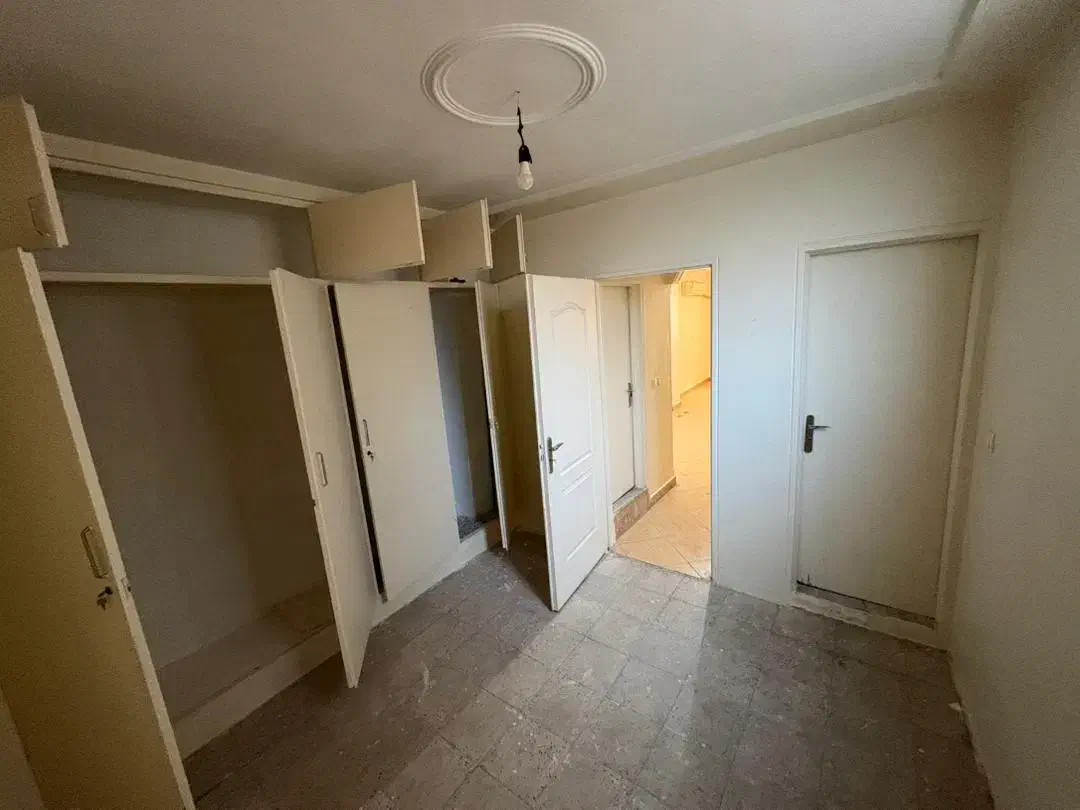 ۶۲متر/تکواحدی/طبقه اول/پارکینگ سندی غیرمزاحم