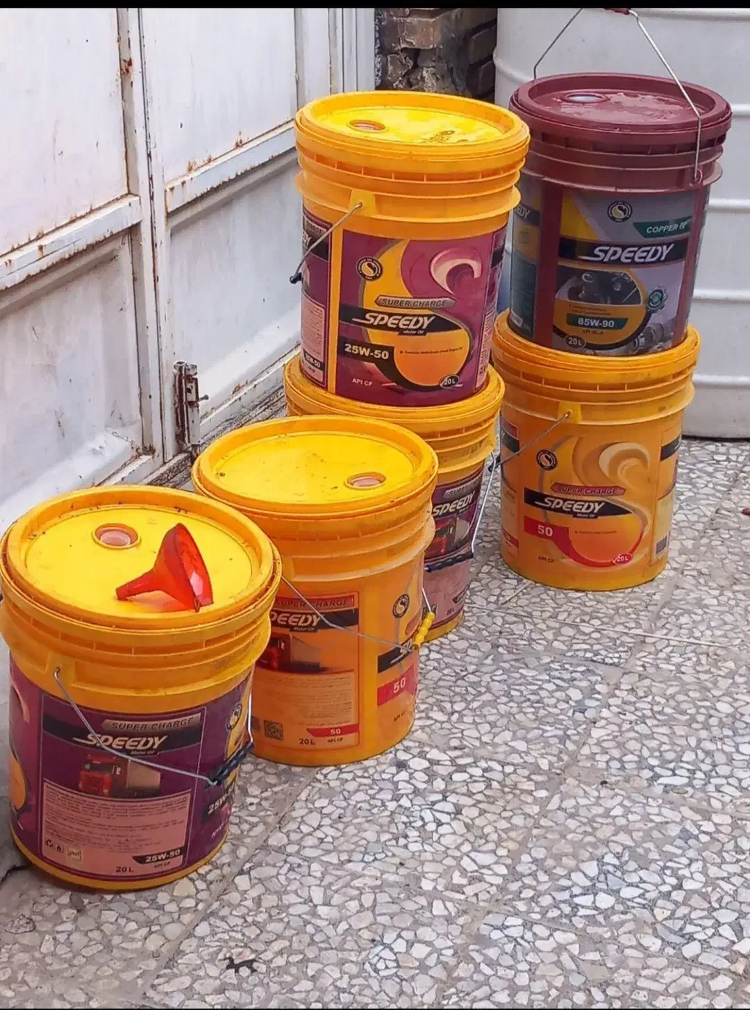 دو عدد بیست لیتری و یک عدد سطل بزرگ جای روغن|ظروف نگهدارنده، پلاستیکی، یک‌بارمصرف|اهواز, شهرک دانشگاه|دیوار