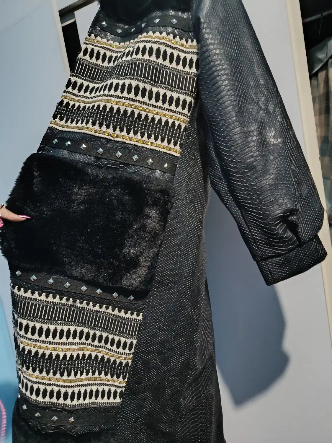 پالتو|لباس|چگنی, |دیوار