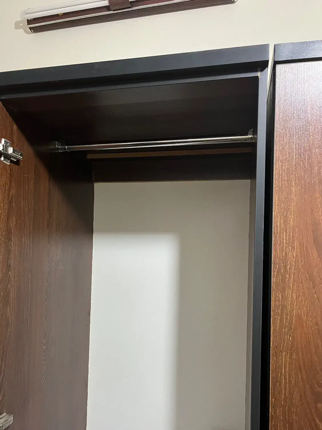 کمد ام دی اف سالم|جاکفشی، کمد، دراور|شیراز, میانرود|دیوار