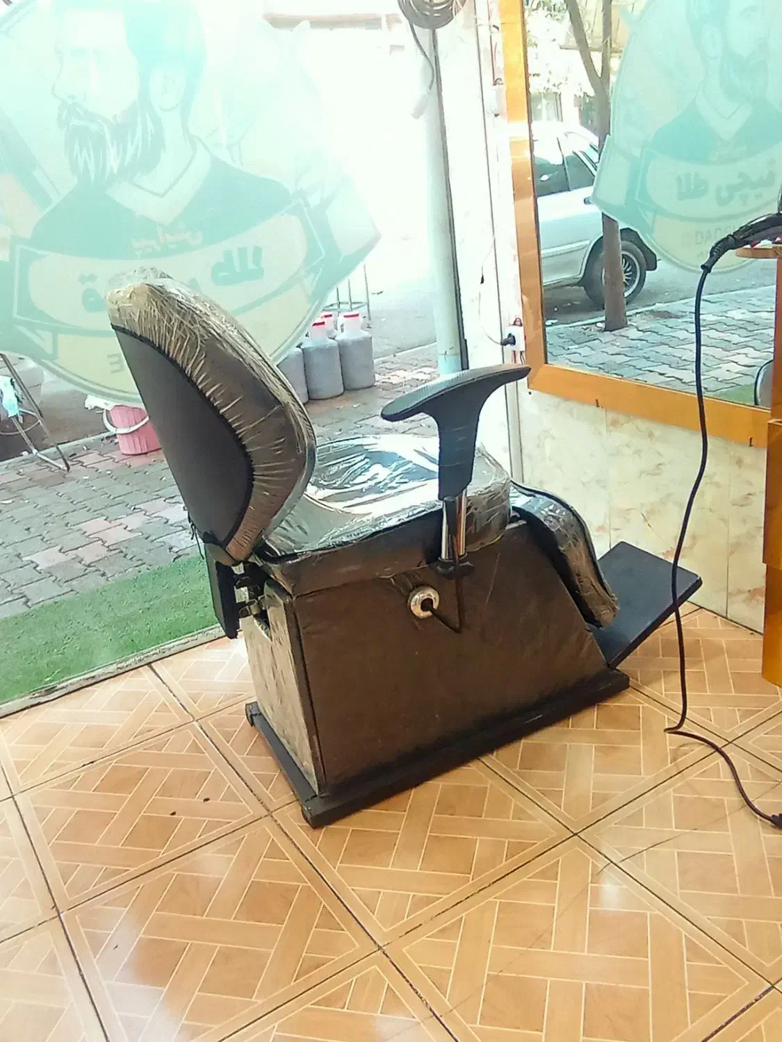 2عدد صندلی ارایشگاه مردانه در حد نو|آرایشگاه و سالنهای زیبایی|خوی, |دیوار