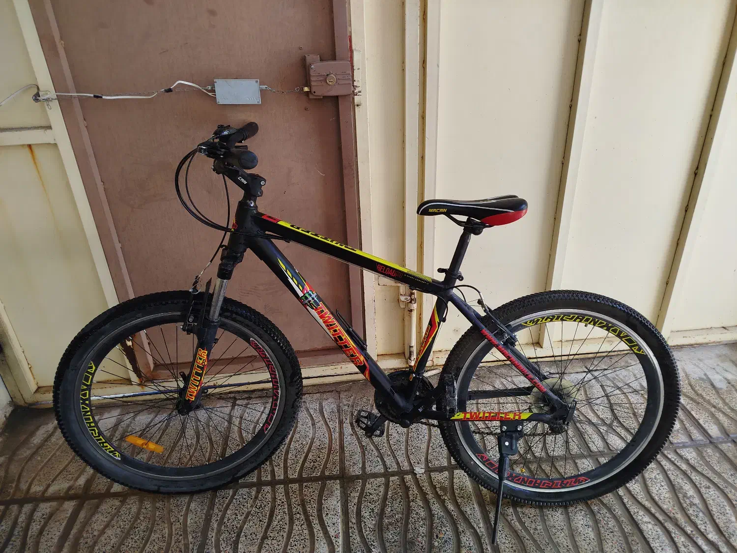 دوچرخه|دوچرخه، اسکیت، اسکوتر|بافت, |دیوار