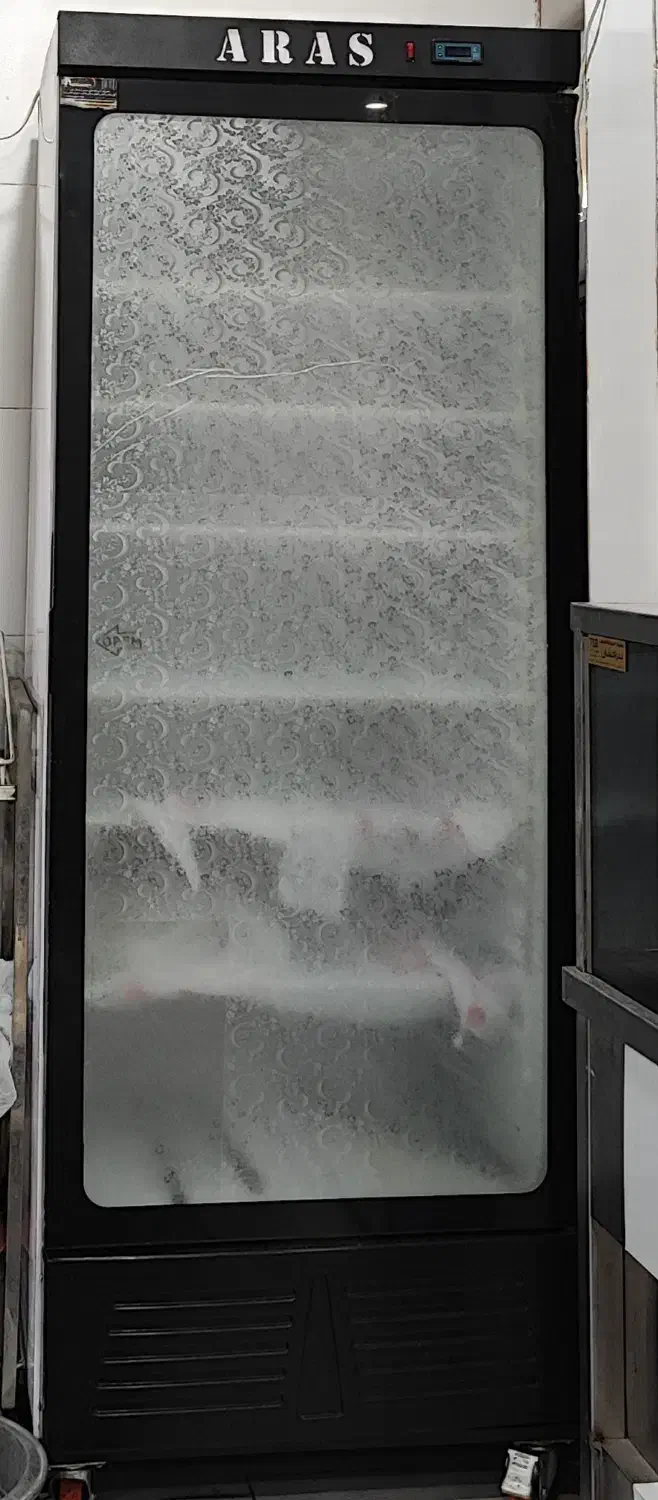 چهار یخچال ایستاده رستوران|کافیشاپ و رستوران|شیراز, باغ تخت|دیوار