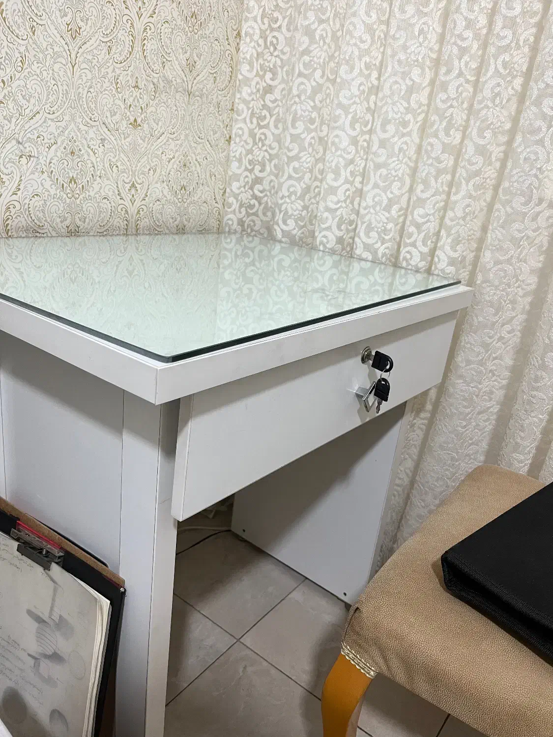 کتابخانه و میز|کتابخانه، شلف، قفسه‌های دیواری|محمدیه-قزوین, |دیوار