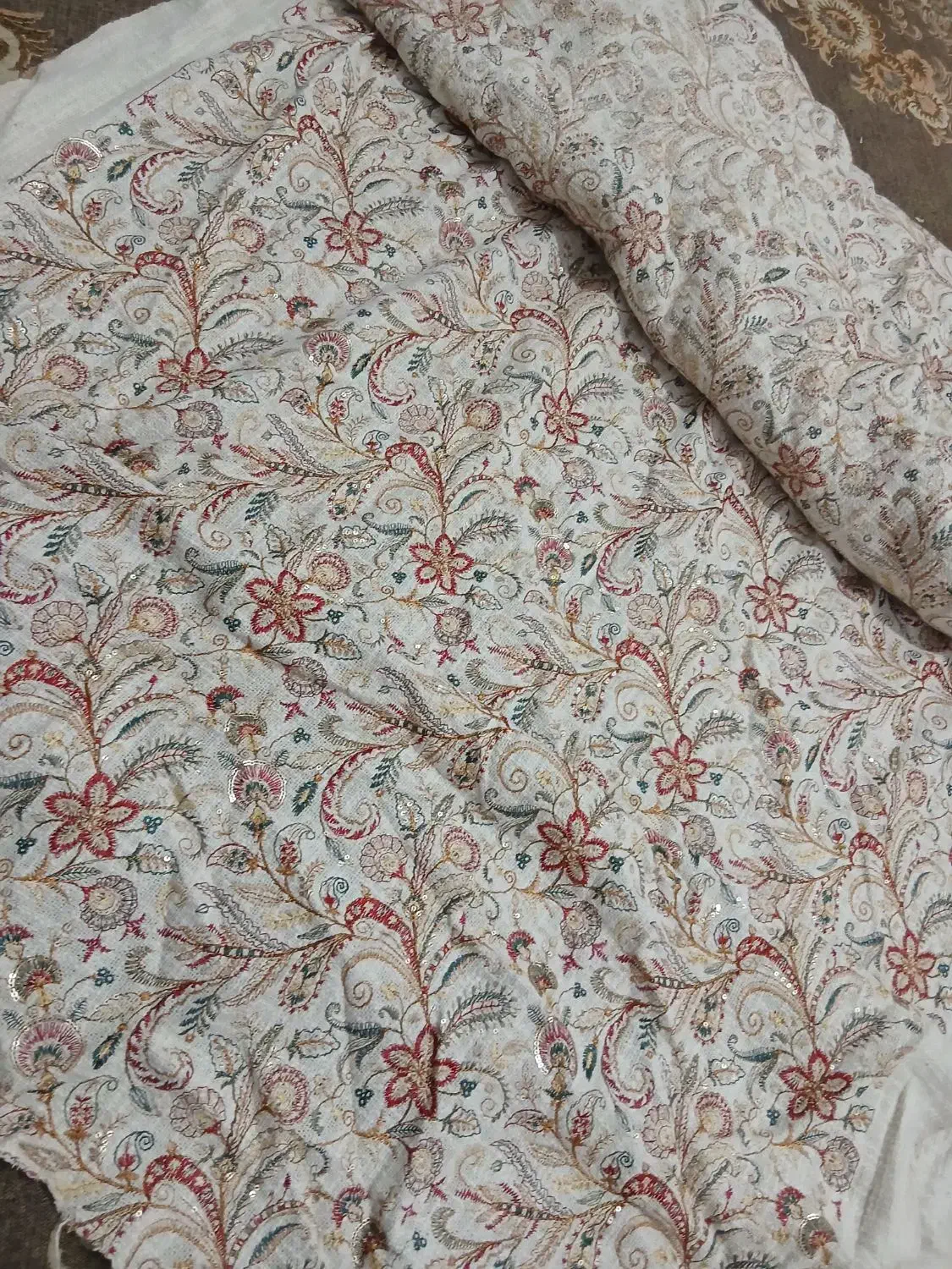 فزوش|لباس|بروجن, |دیوار