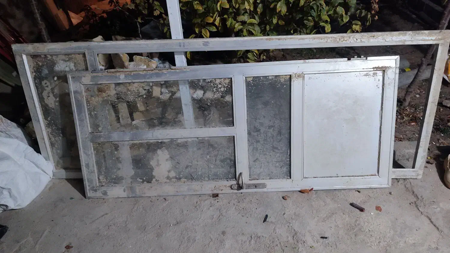 پنجره آهنی و در آلمینیومی|مصالح و تجهیزات ساختمان|بجنورد, |دیوار