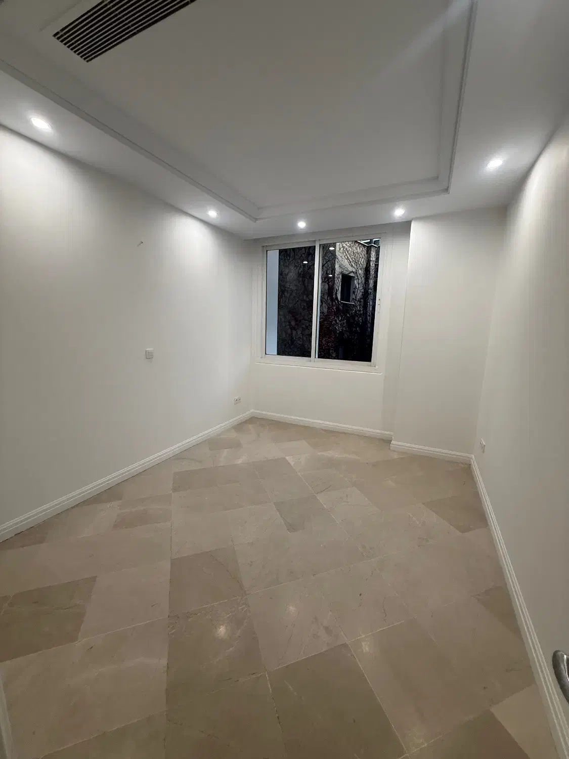 نیاوران،مرجان،۱۰۰ متر ۲ خواب