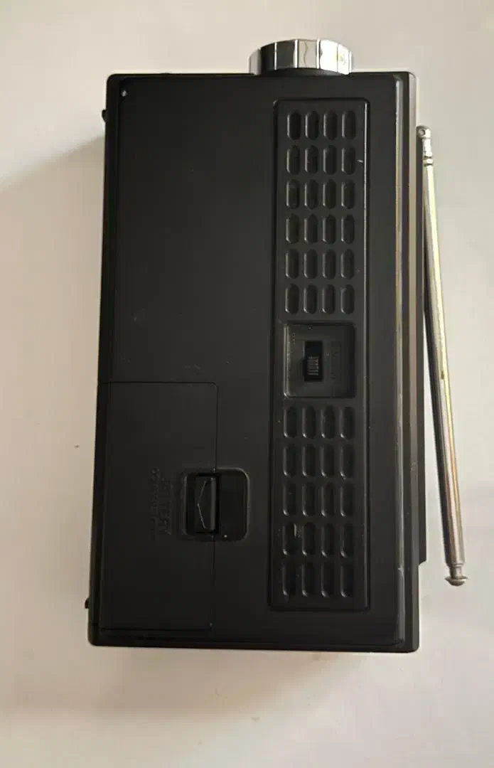 رادیو قدیمی سیلور|کلکسیون اشیاء عتیقه|جم, |دیوار