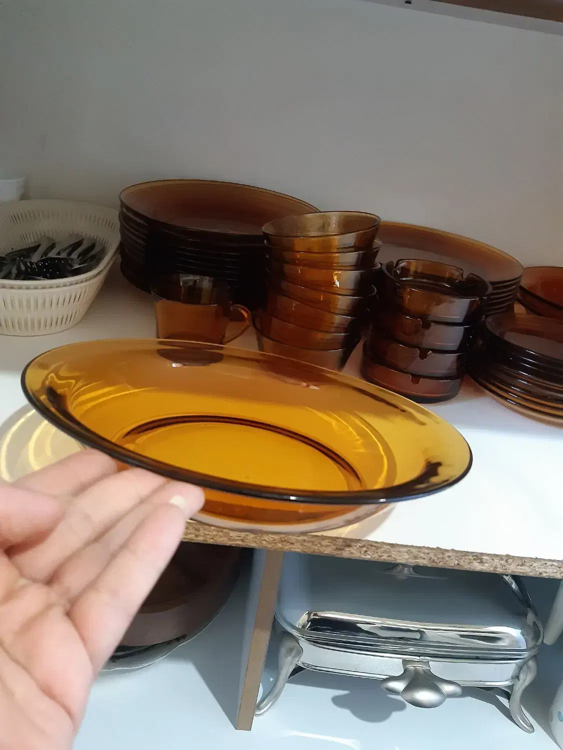 سرویس ۱۲ نفره دورالکس فرانسه عسلی رنگ|ظروف سرو و پذیرایی|کرج, حسن آباد|دیوار