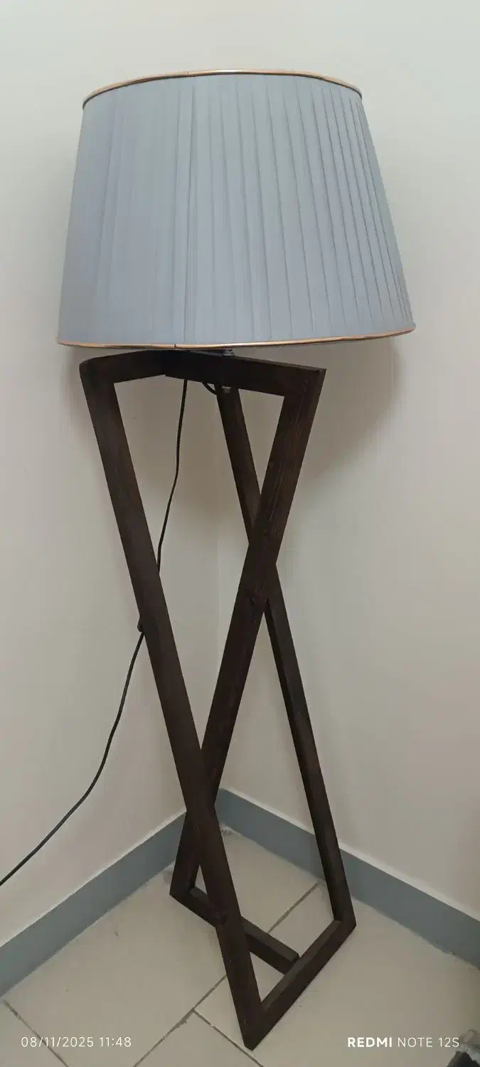 آباژور ایستاده چوبی|چراغ خواب و آباژور|فردیس, طالقانی|دیوار