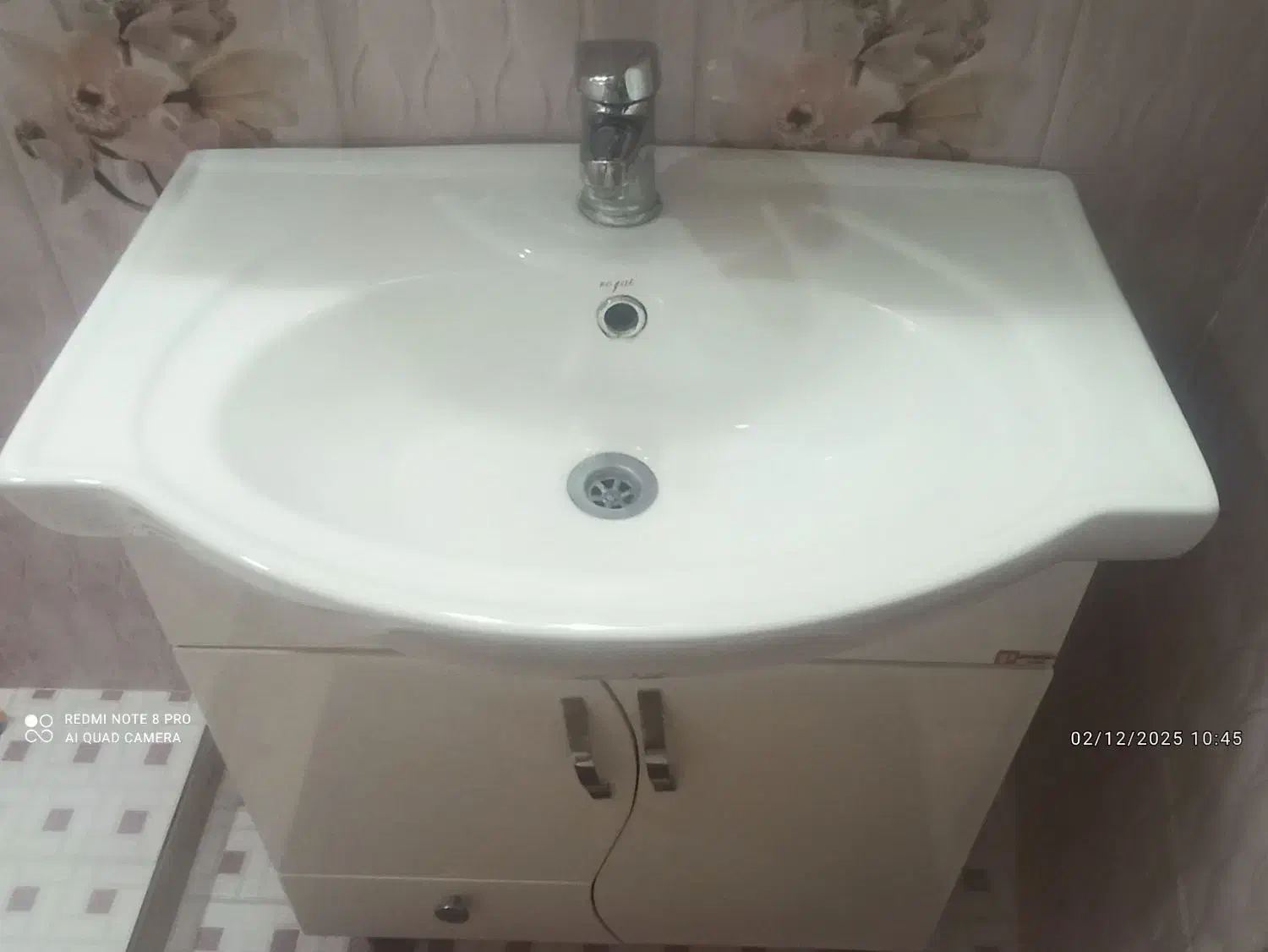 روشویی سفید|لوازم سرویس بهداشتی|بروجن, |دیوار