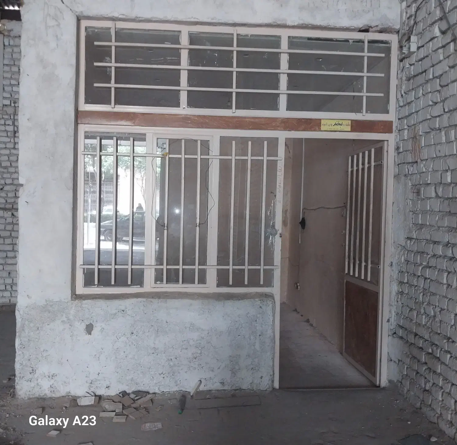 اجاره و رهن سالن ۱۵۰ متری بر خیابان منتظری|اجارهٔ مغازه و غرفه|خمینی‌شهر, |دیوار