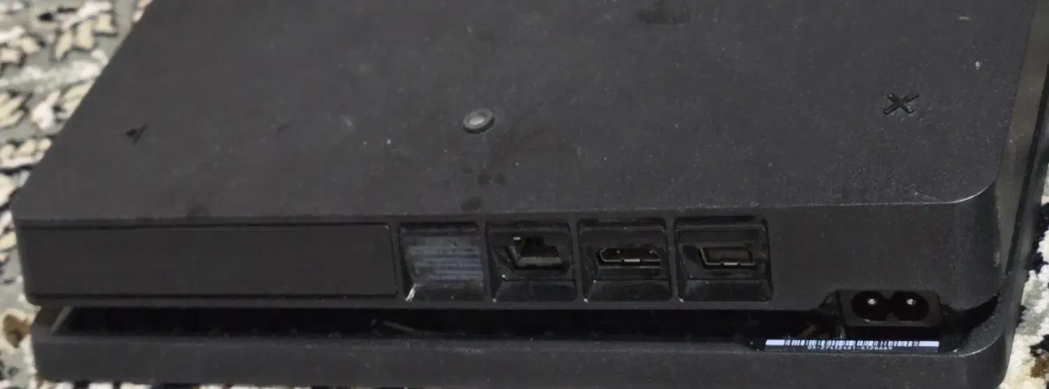 پلی استیشن ۴ اسلیم  کم کار  تخفیف خوب داده میشود|کنسول، بازی ویدئویی و آنلاین|یزد, |دیوار