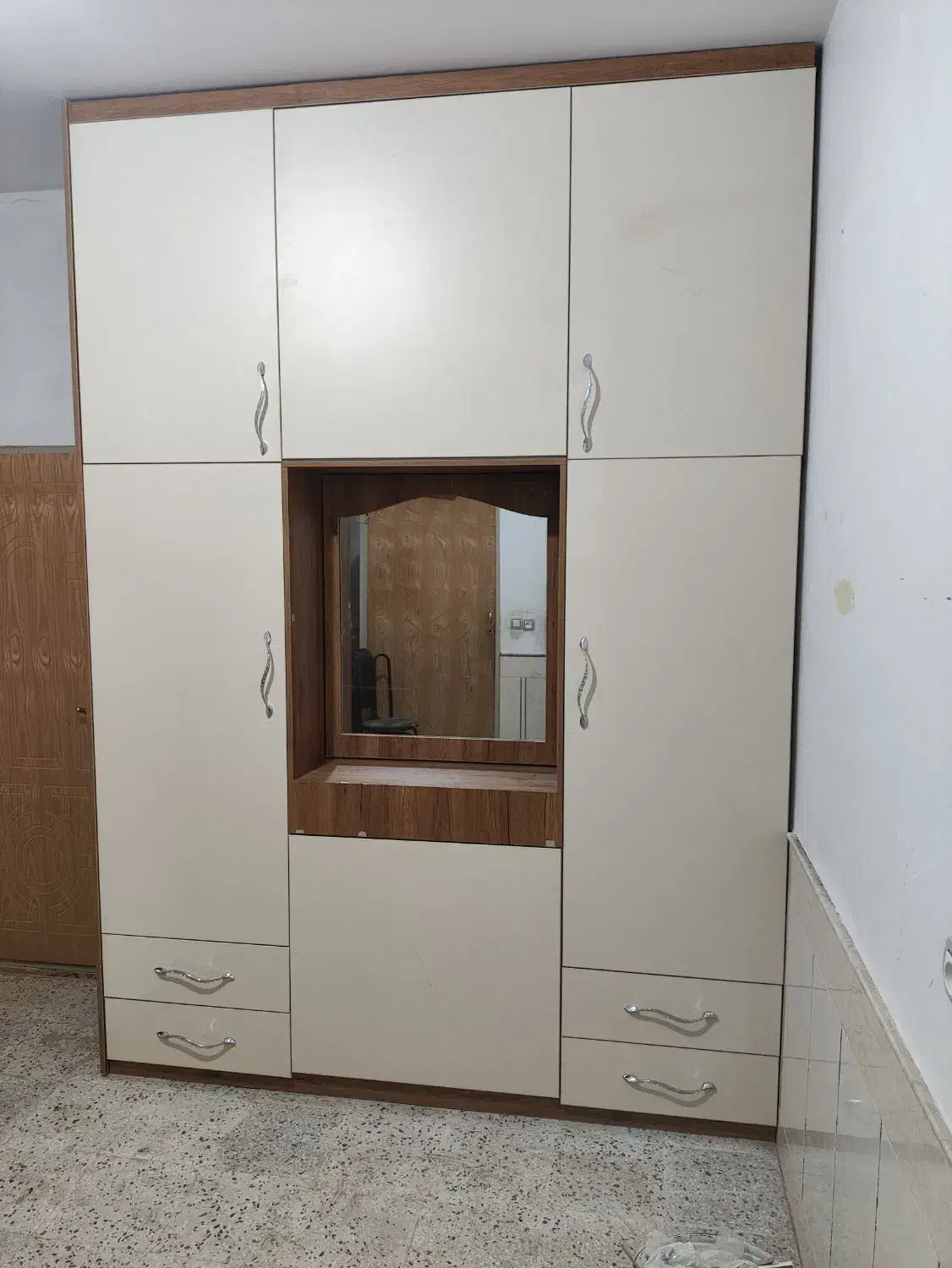 کمد|جاکفشی، کمد، دراور|کاشان, دشت لتحر|دیوار