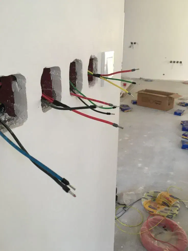 اِکو برق خدمات سیم کشی ساختمان|خدمات پیشه و مهارت|نمین, |دیوار