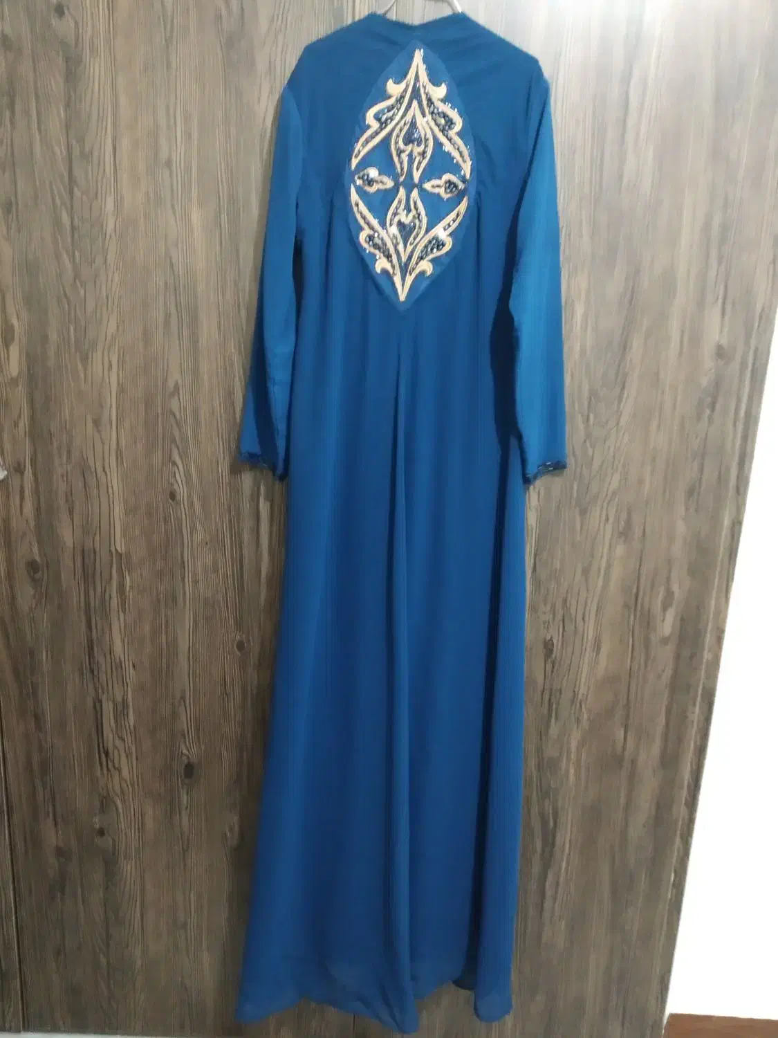 پیراهن بلند دنباله دار حریر|لباس|رشت, گلزاران|دیوار