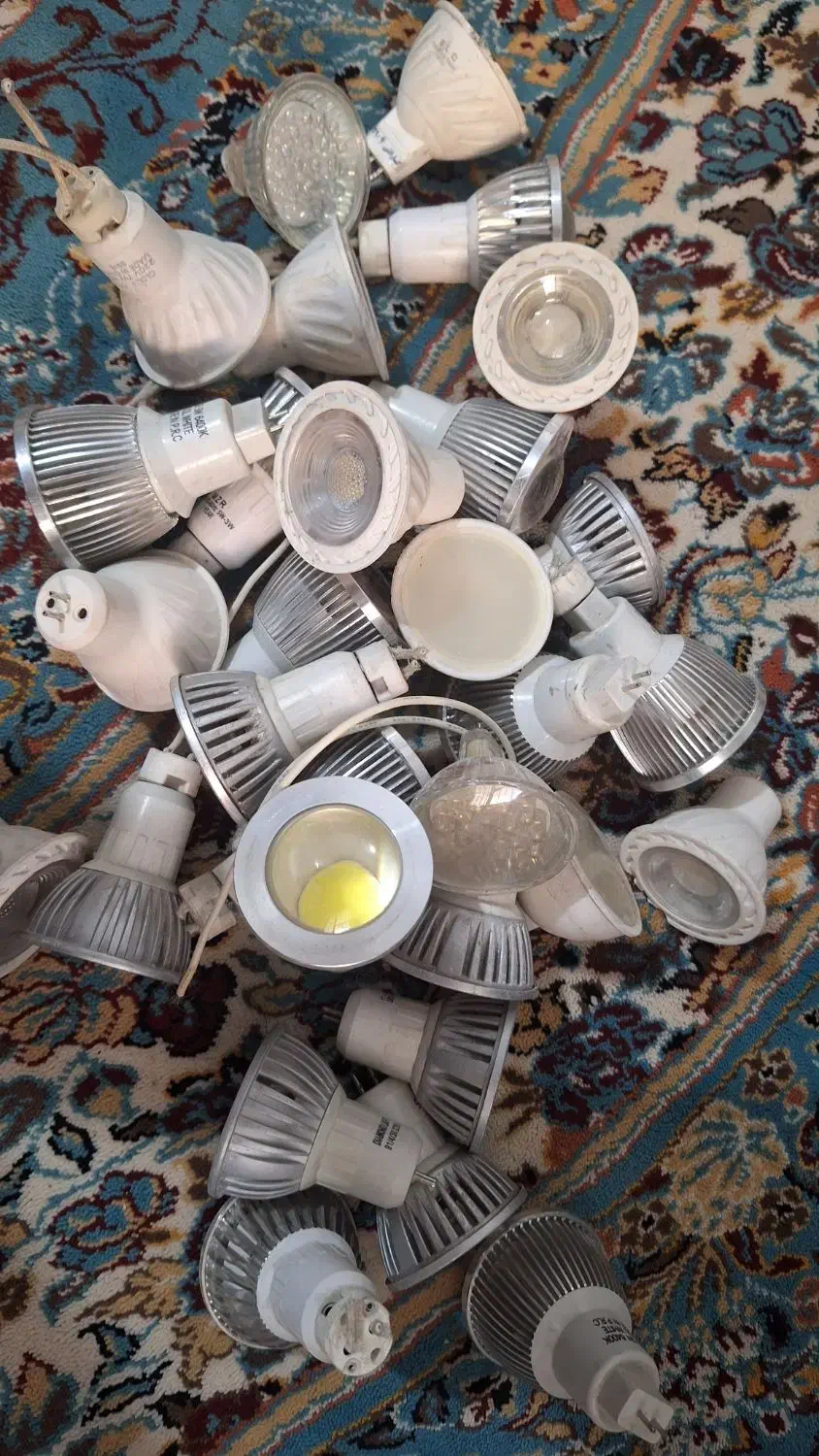 تعدادی پاتروم و لامپ هالوژن|لامپ و چراغ|مشهد, شهید علی محمدی|دیوار