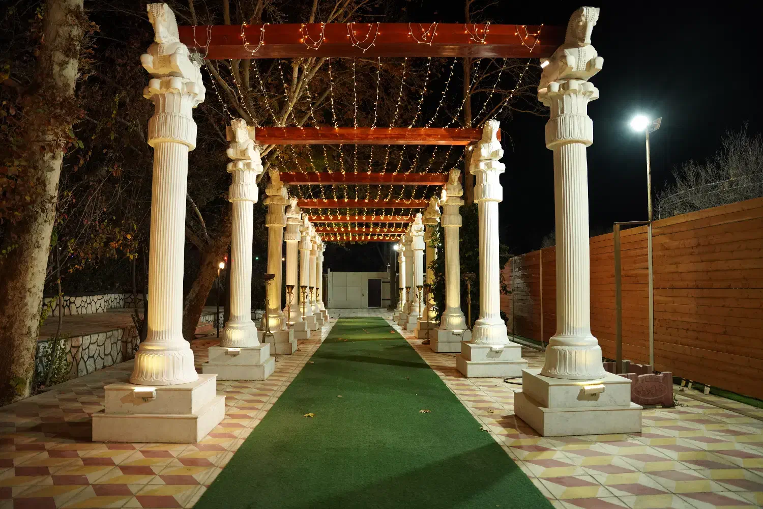 باغ تالار و عمارت ونک|خدمات پذیرایی، مراسم|شیراز, انجیره|دیوار